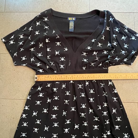 Dex Black Tunic top with skulls pattern - Size Medium - Picture 5 of 9